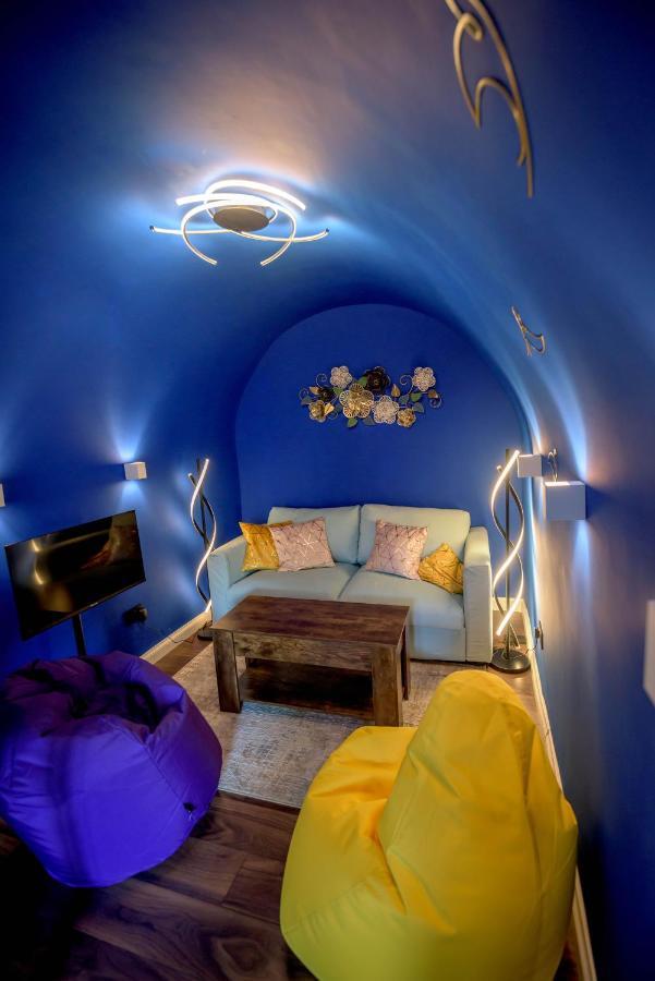 Quirky Vaulted Flat With Terrace Apartment บาธ ภายนอก รูปภาพ