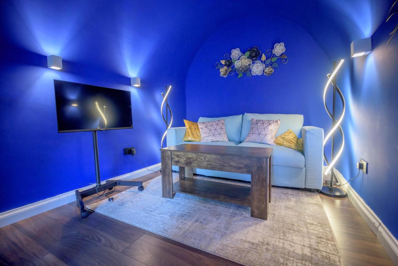 Quirky Vaulted Flat With Terrace Apartment บาธ ภายนอก รูปภาพ