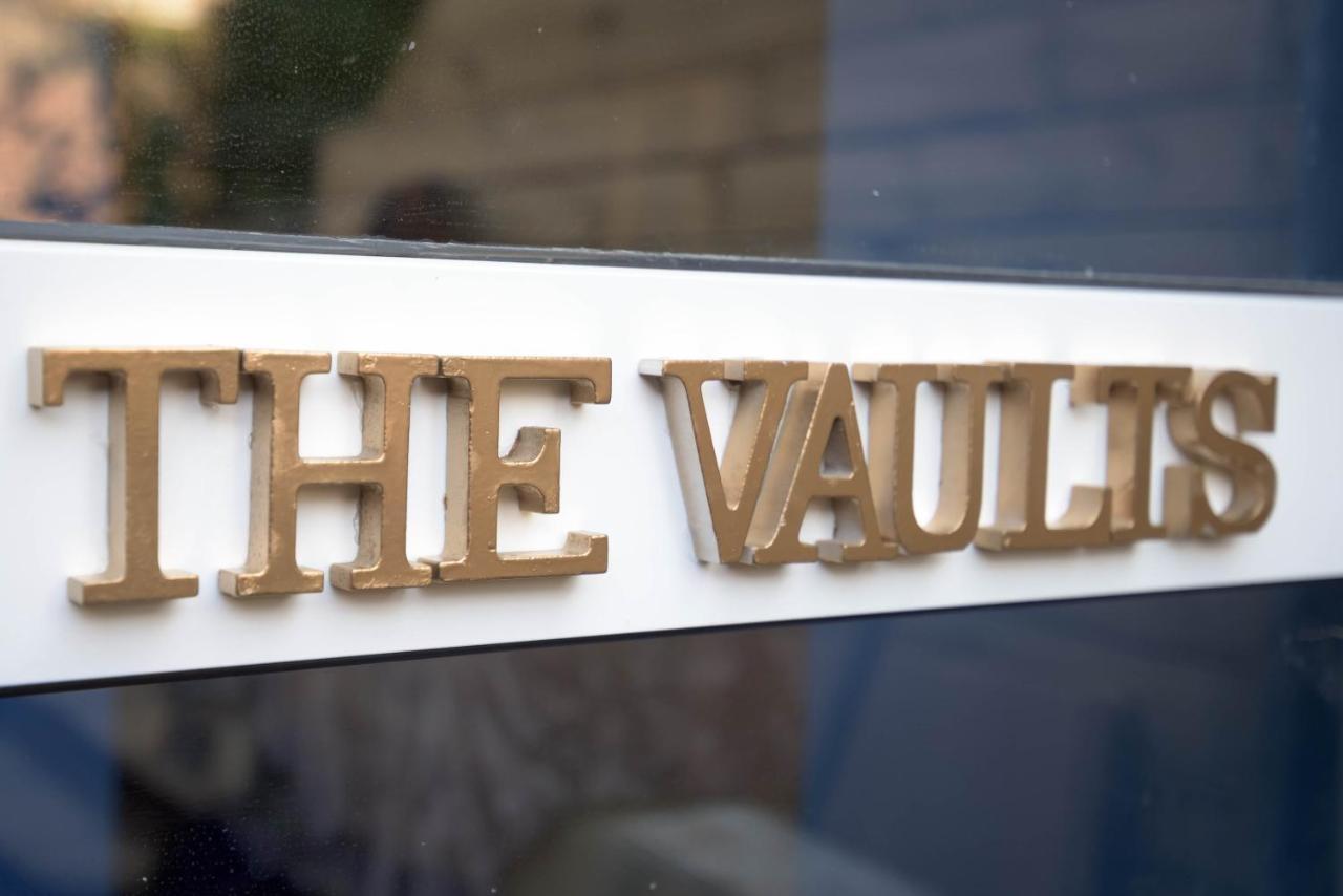 Quirky Vaulted Flat With Terrace Apartment บาธ ภายนอก รูปภาพ