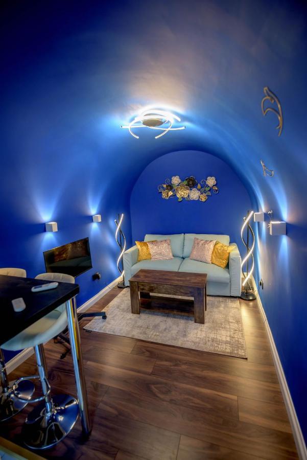 Quirky Vaulted Flat With Terrace Apartment บาธ ภายนอก รูปภาพ