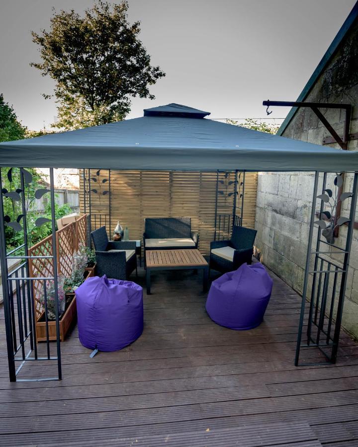 Quirky Vaulted Flat With Terrace Apartment บาธ ภายนอก รูปภาพ