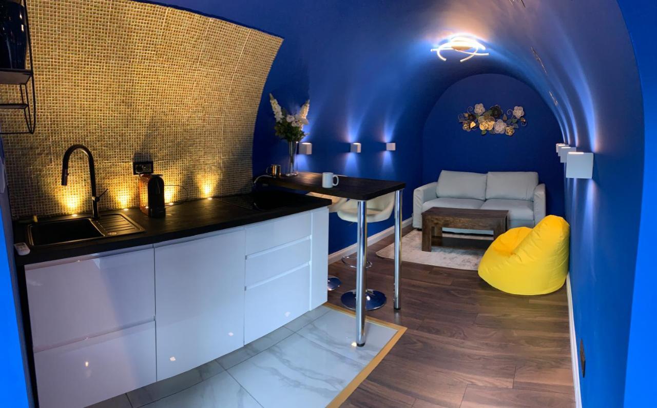 Quirky Vaulted Flat With Terrace Apartment บาธ ภายนอก รูปภาพ