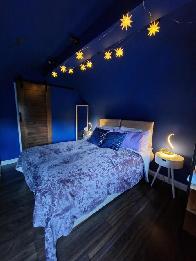 Quirky Vaulted Flat With Terrace Apartment บาธ ภายนอก รูปภาพ